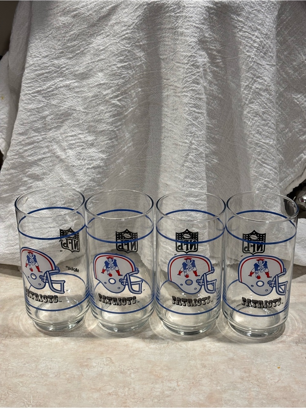 Vintage Mobil NFL NE Patriots Glasses